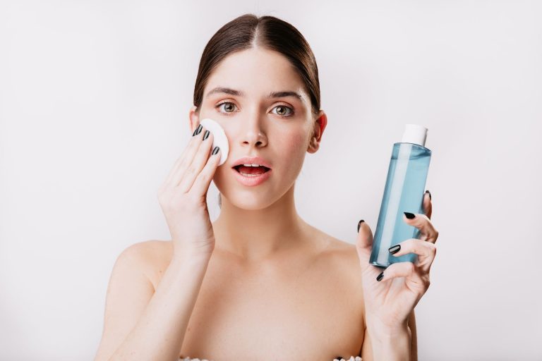 Nettoyage en profondeur du visage en 9 étapes à la maison